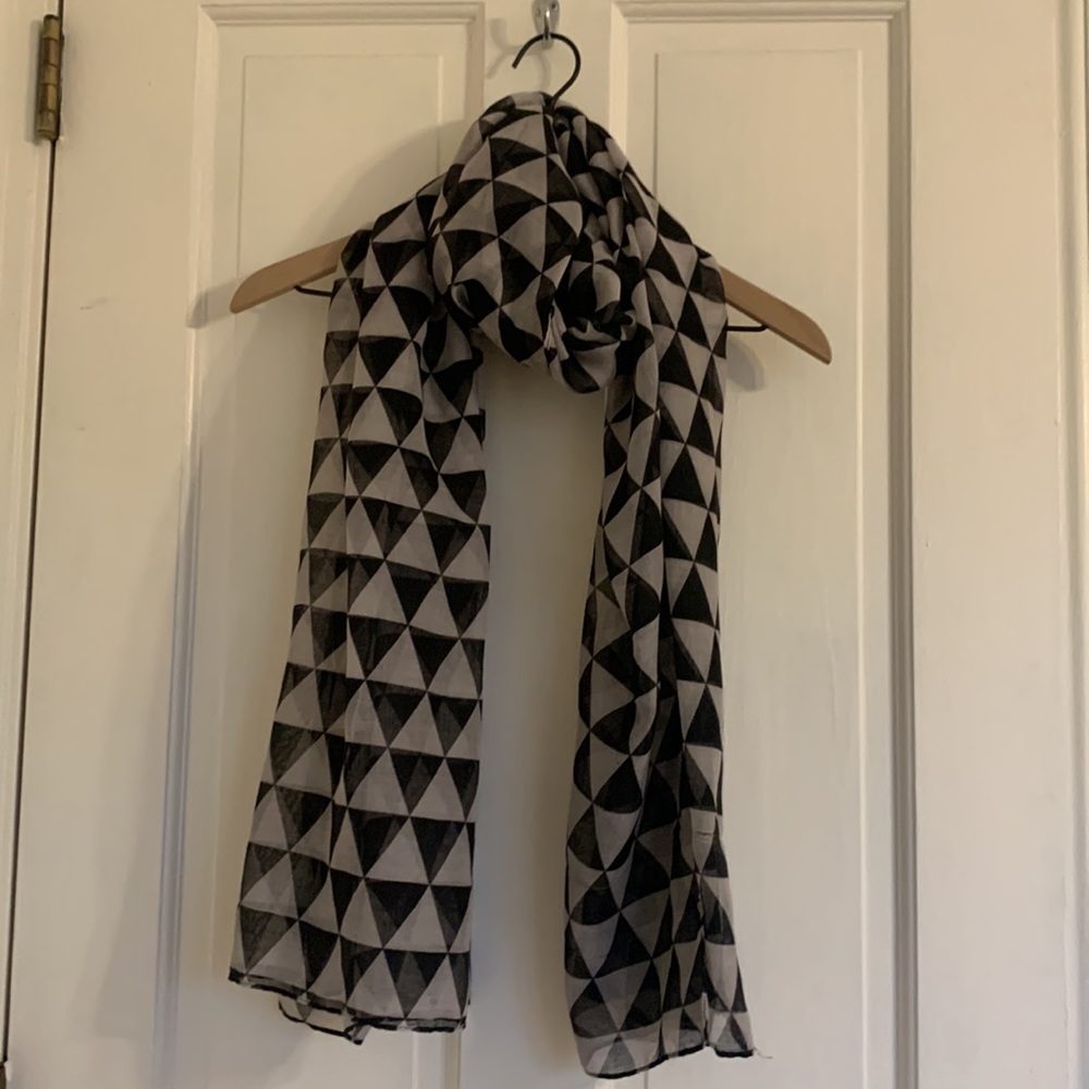 Targent Triangle Pattern Scarf